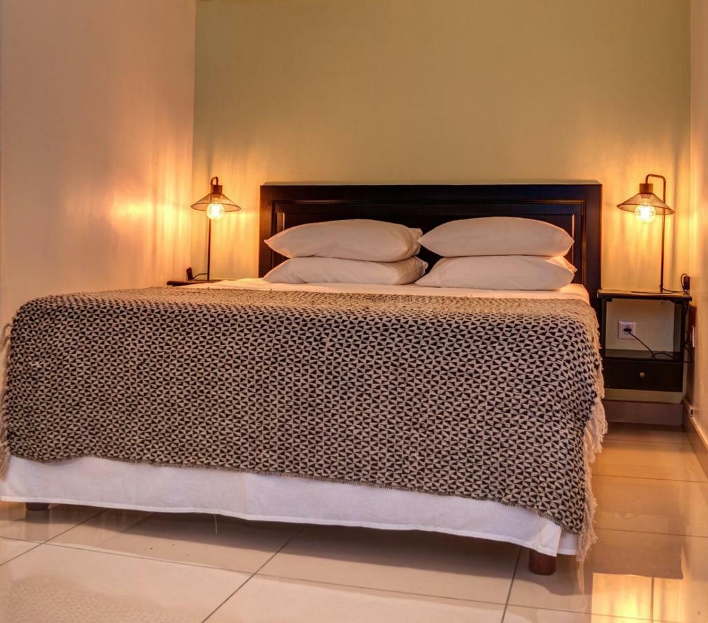 Hotel Pelican Шельшер Екстер'єр фото